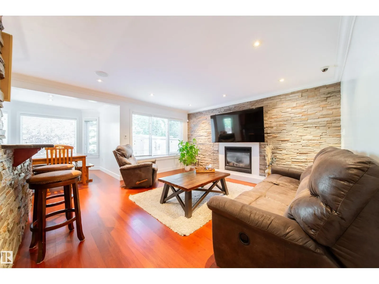 89 DUFFERIN ST