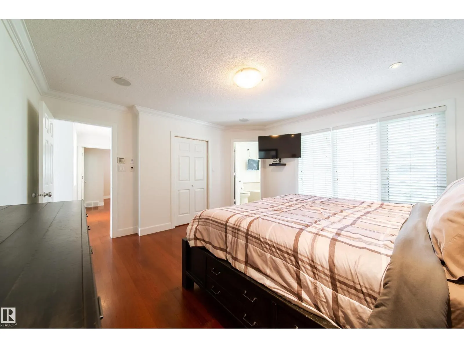 89 DUFFERIN ST