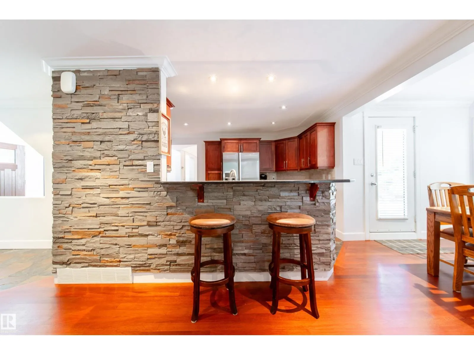 89 DUFFERIN ST
