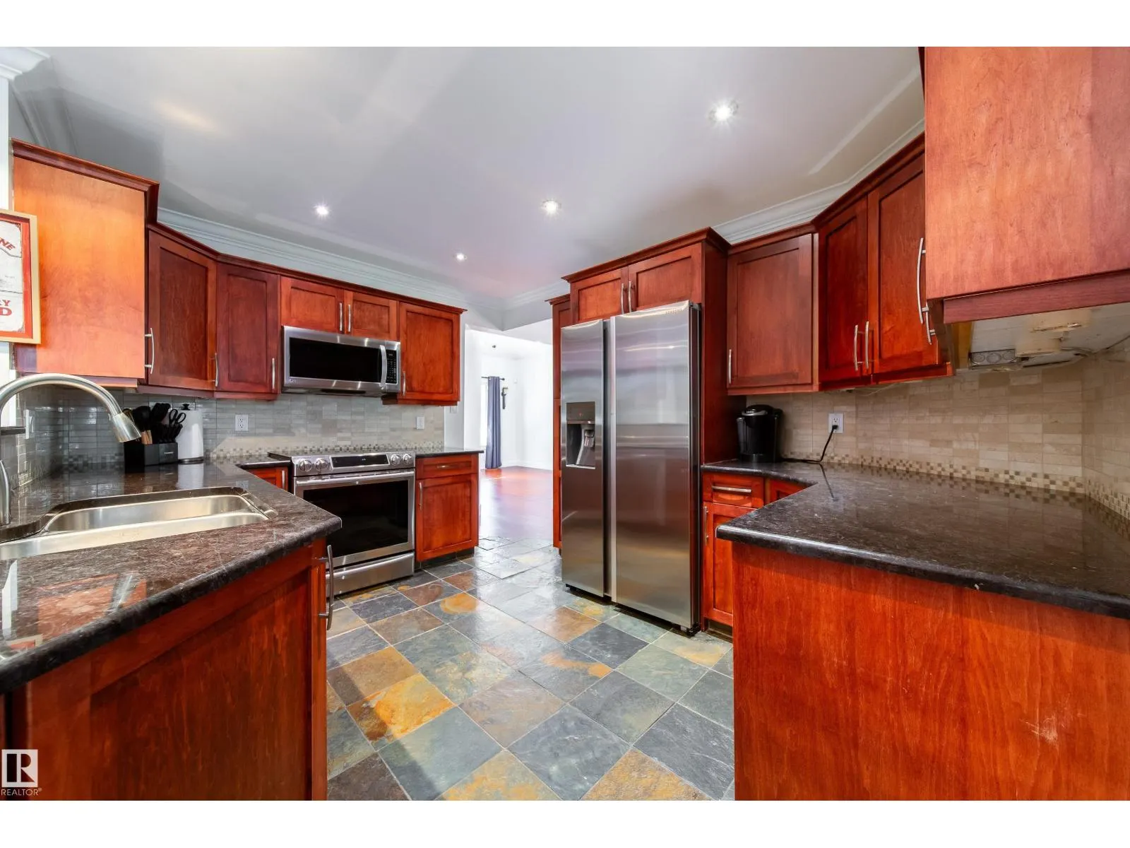 89 DUFFERIN ST