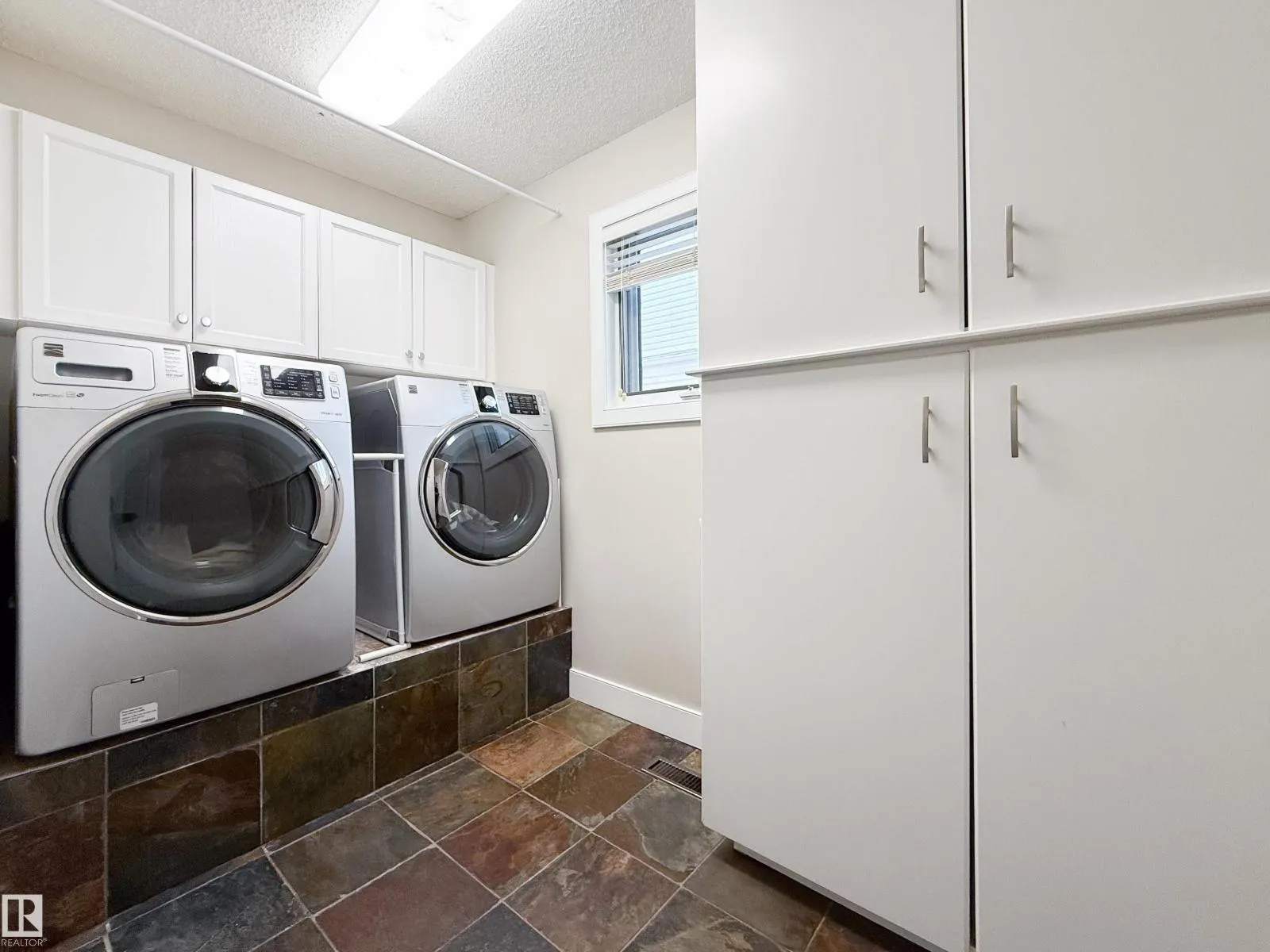 89 DUFFERIN ST