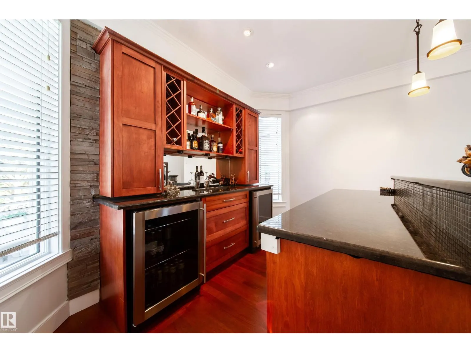 89 DUFFERIN ST