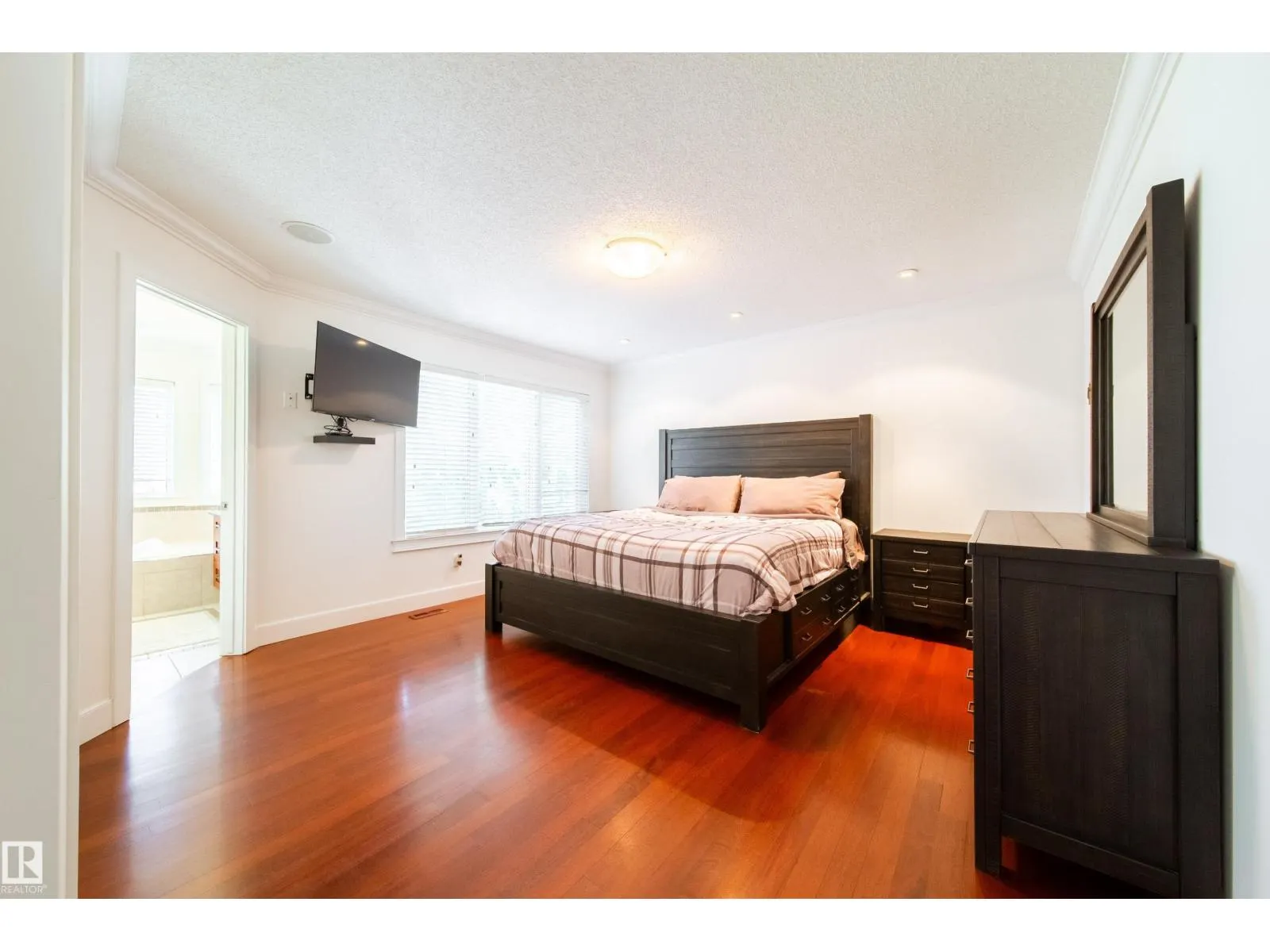 89 DUFFERIN ST