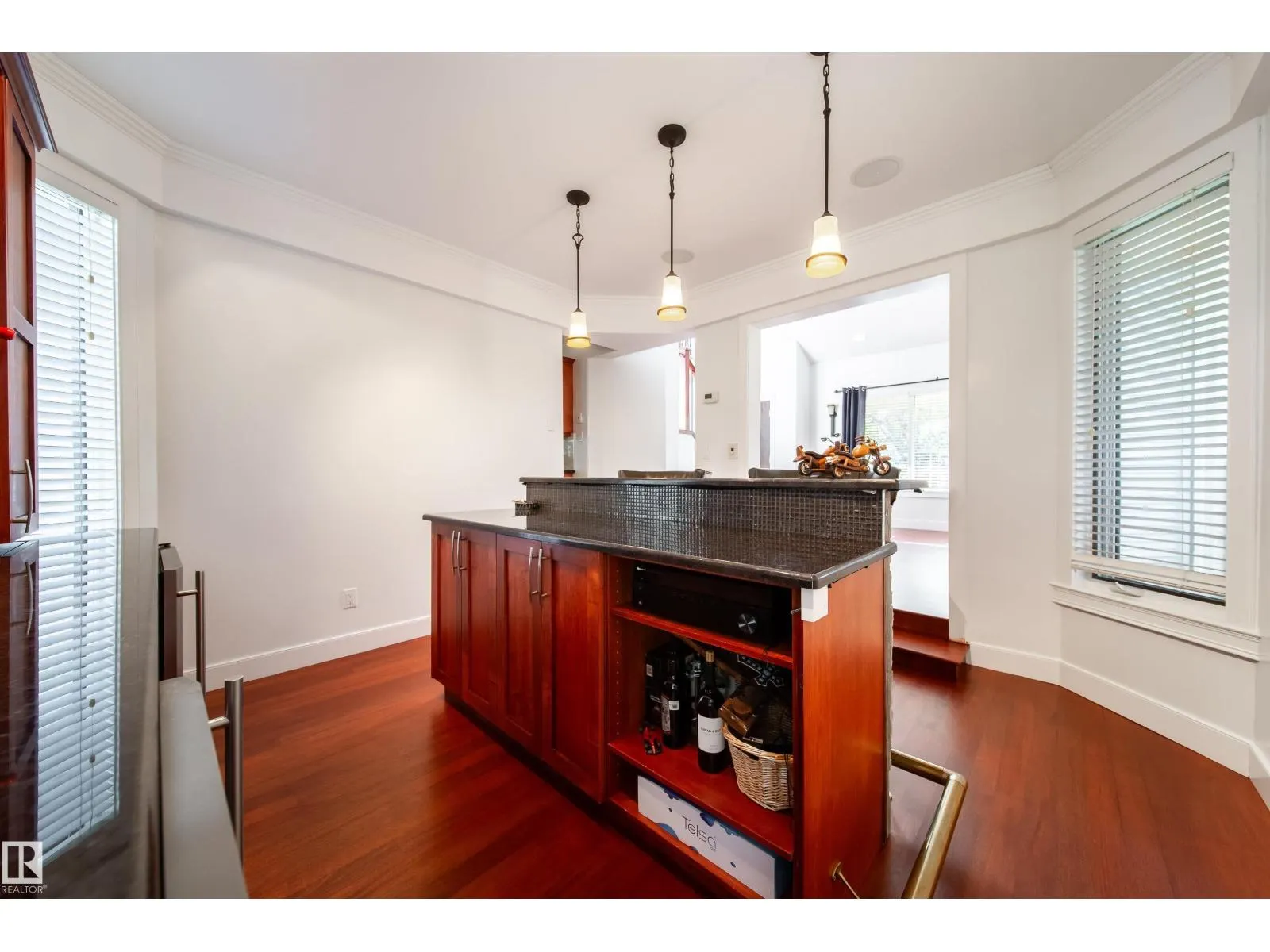 89 DUFFERIN ST