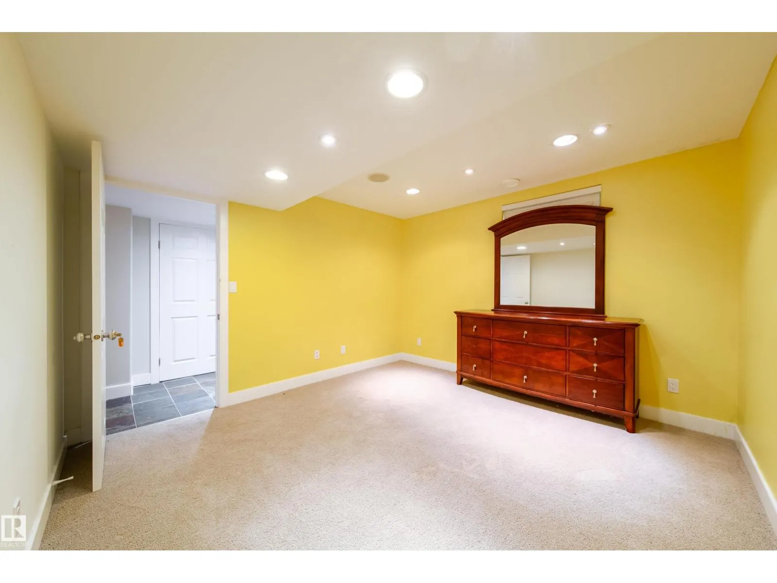 89 DUFFERIN ST