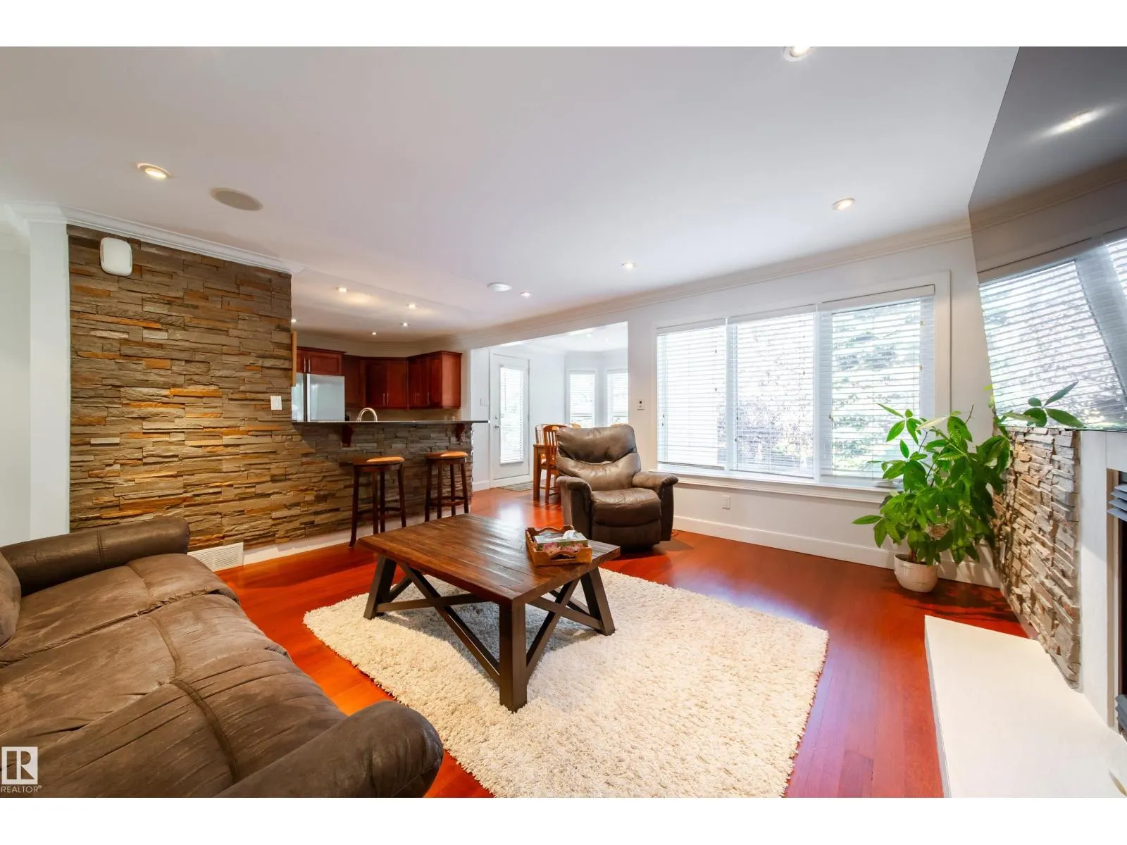 89 DUFFERIN ST