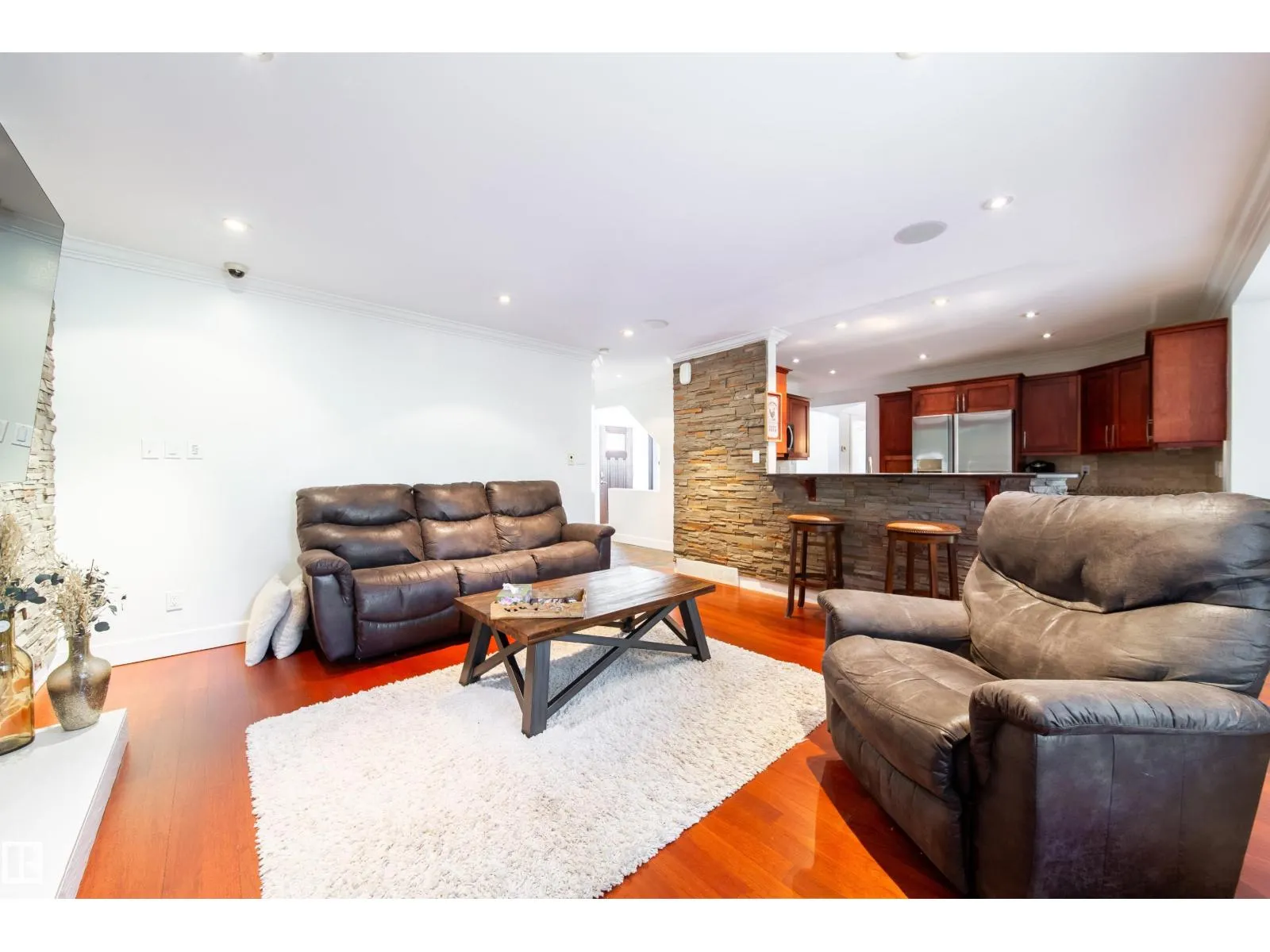 89 DUFFERIN ST