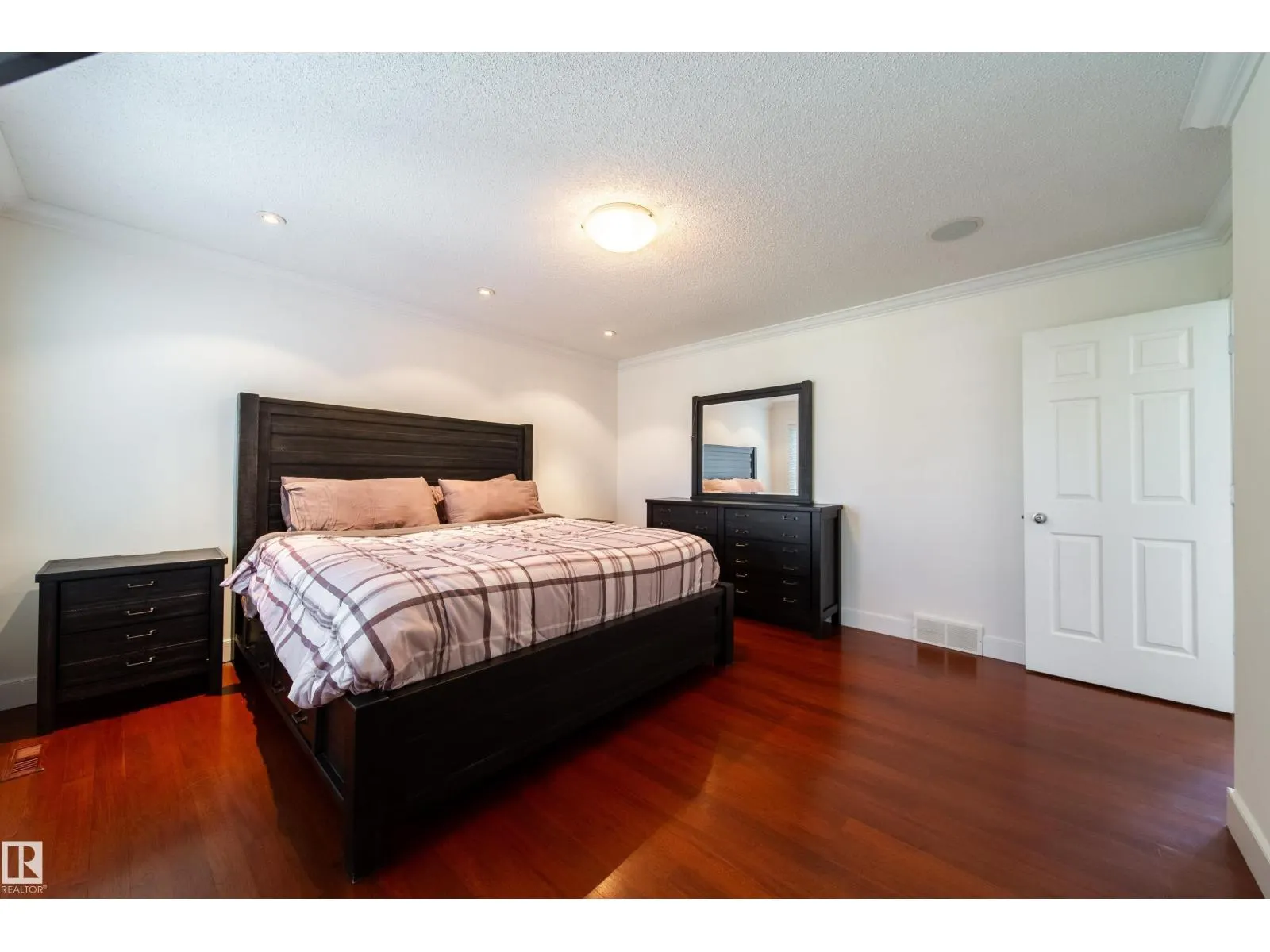 89 DUFFERIN ST