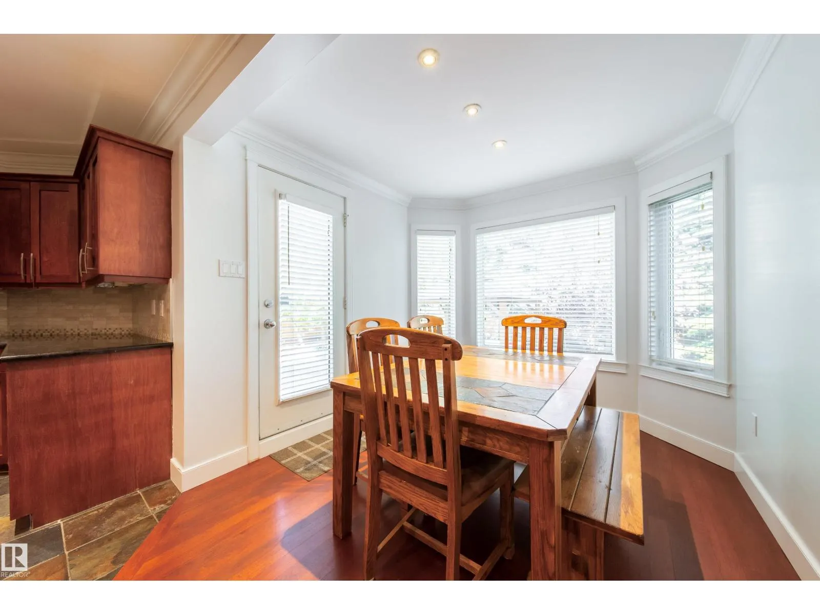 89 DUFFERIN ST