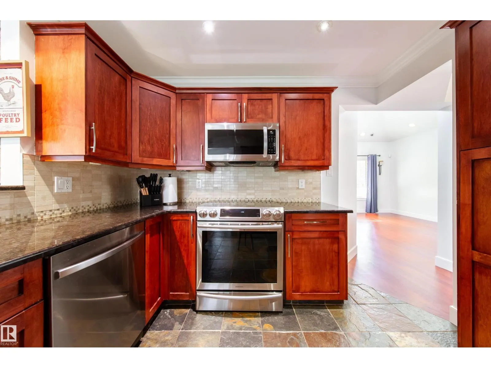 89 DUFFERIN ST