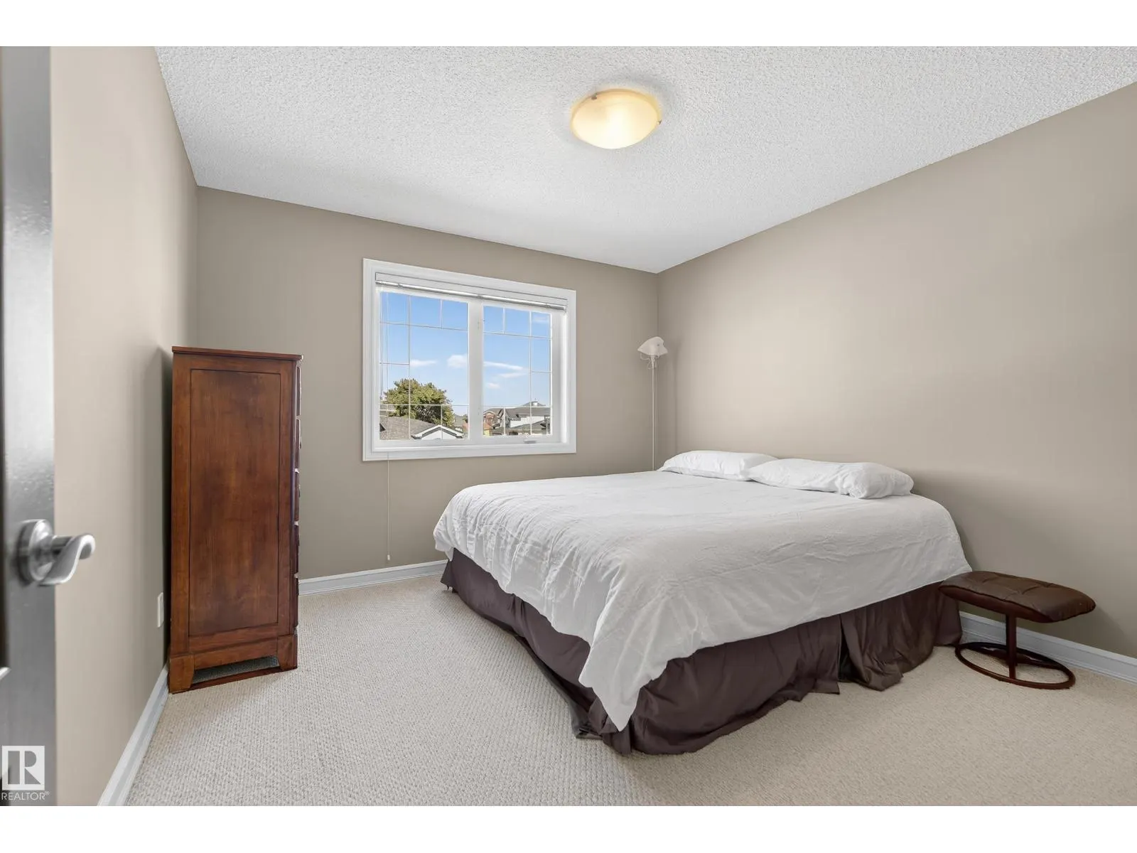 8615 159A AV NW