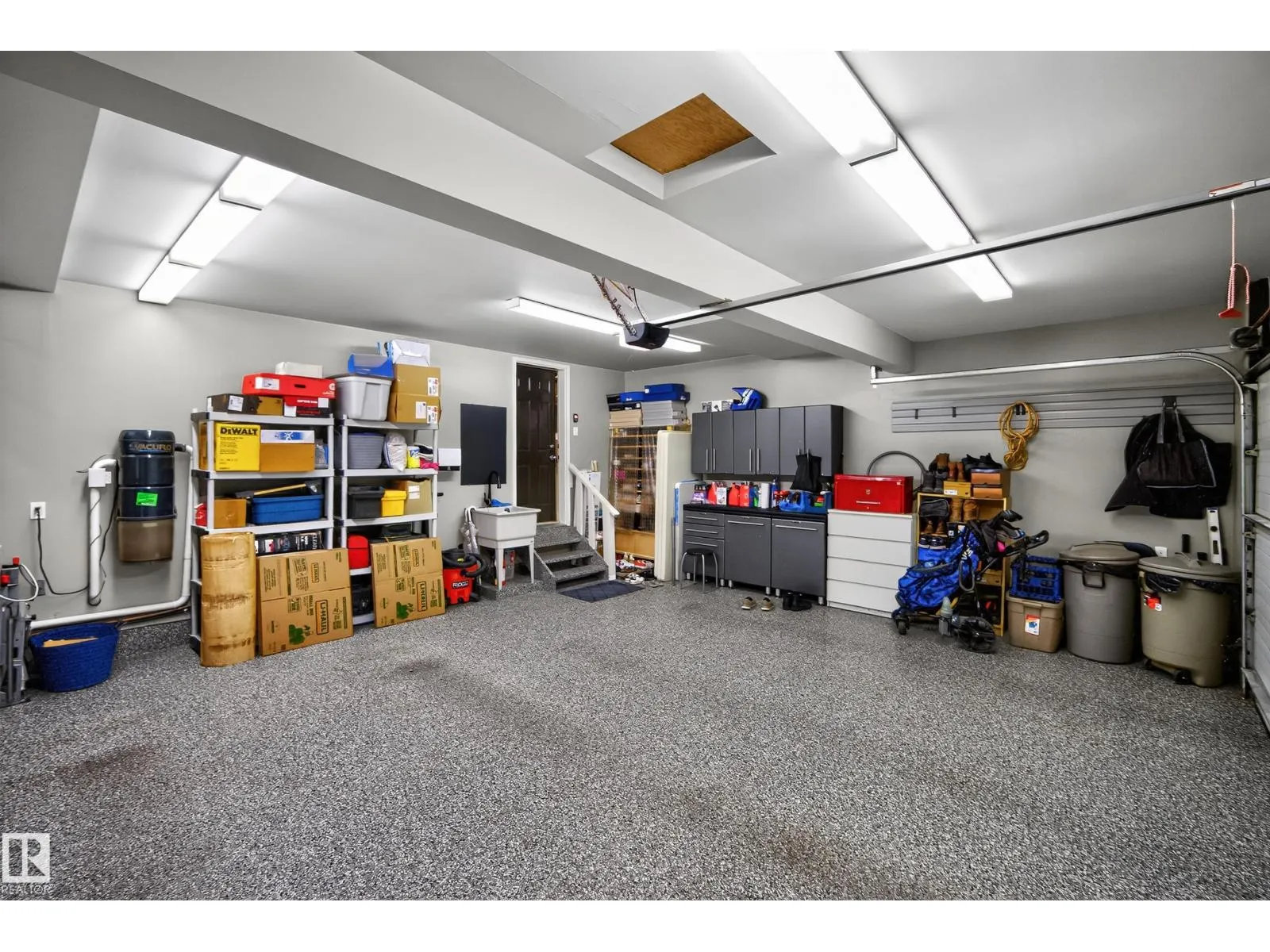 8615 159A AV NW