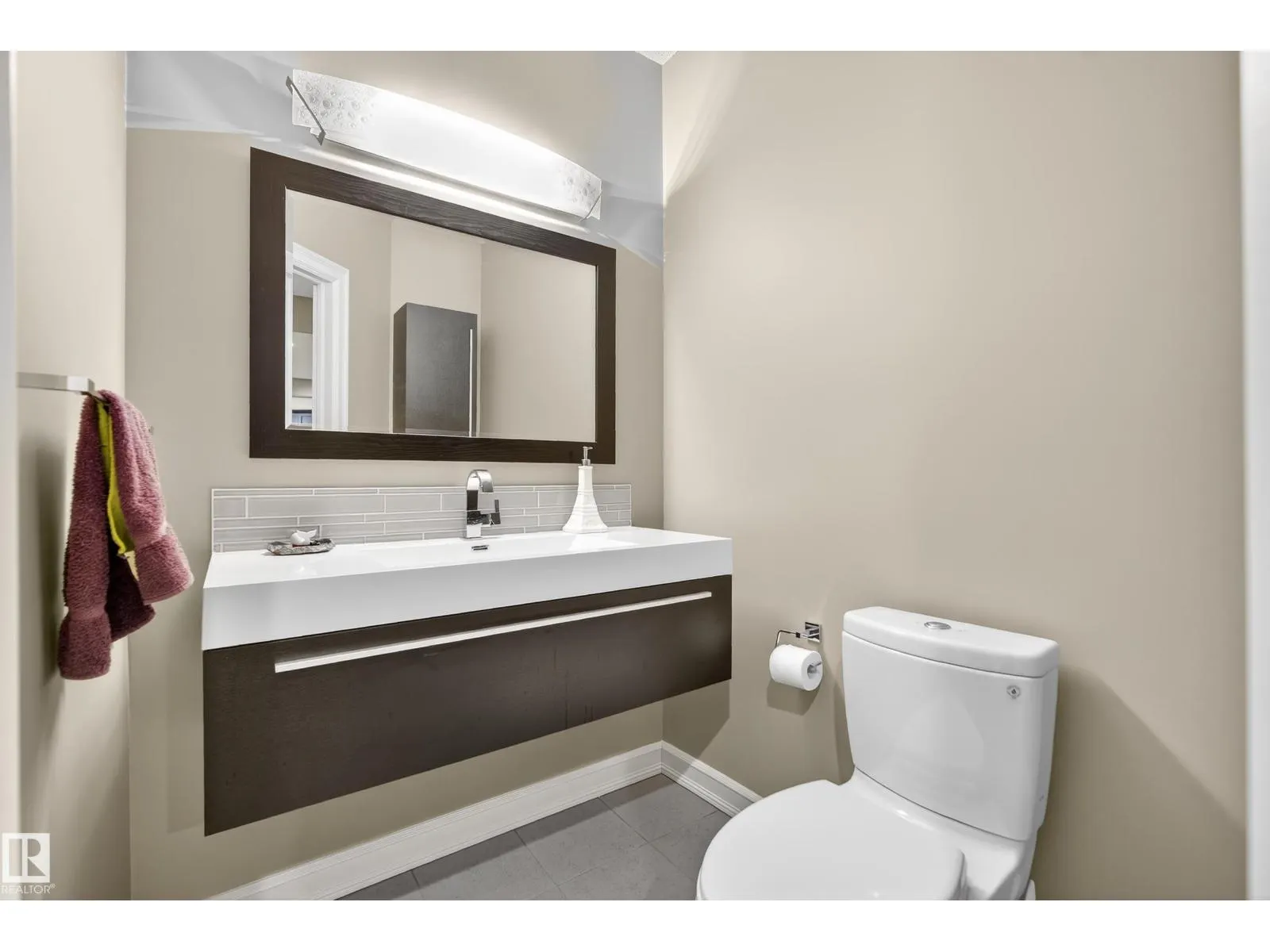 8615 159A AV NW