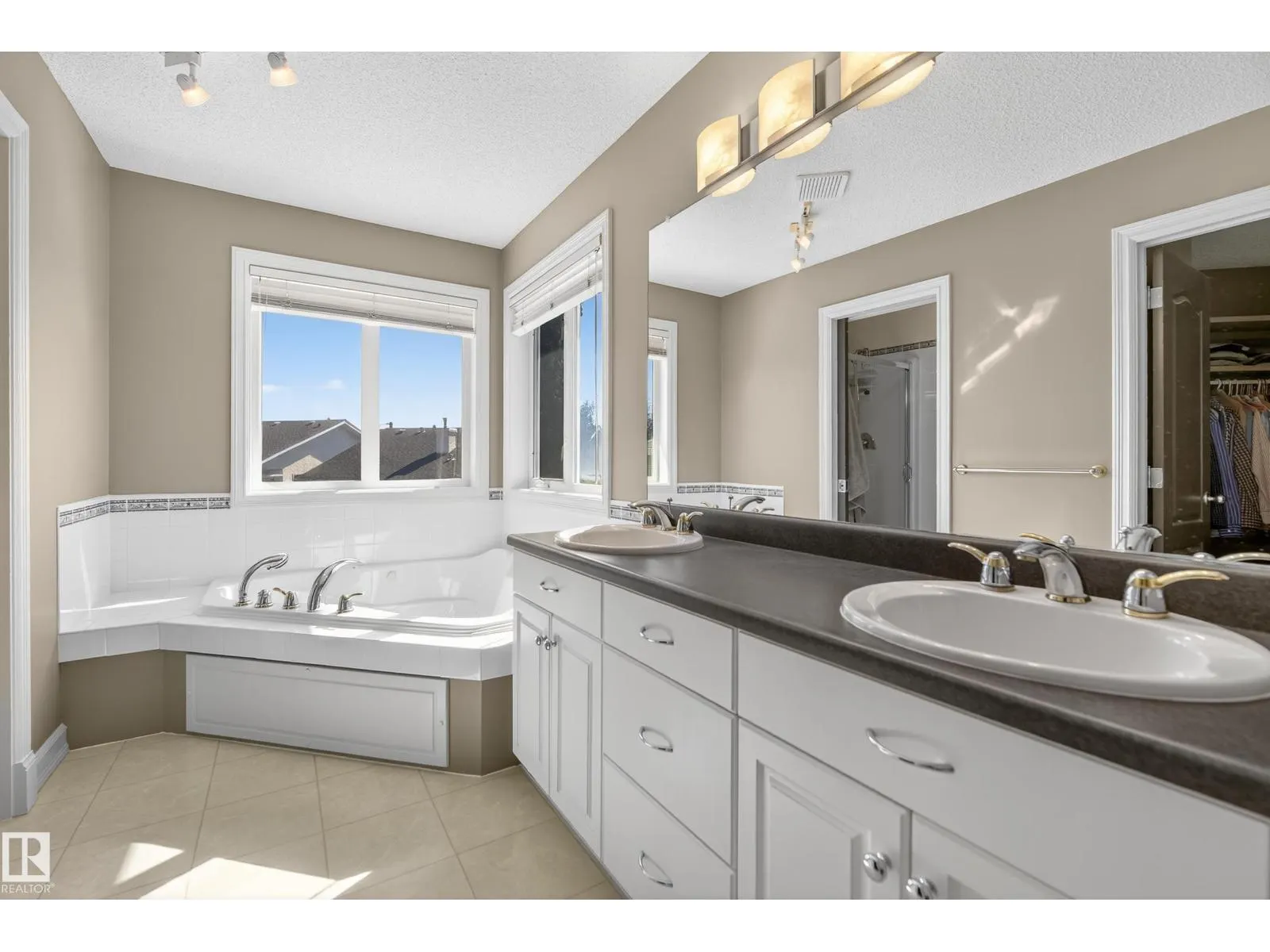 8615 159A AV NW