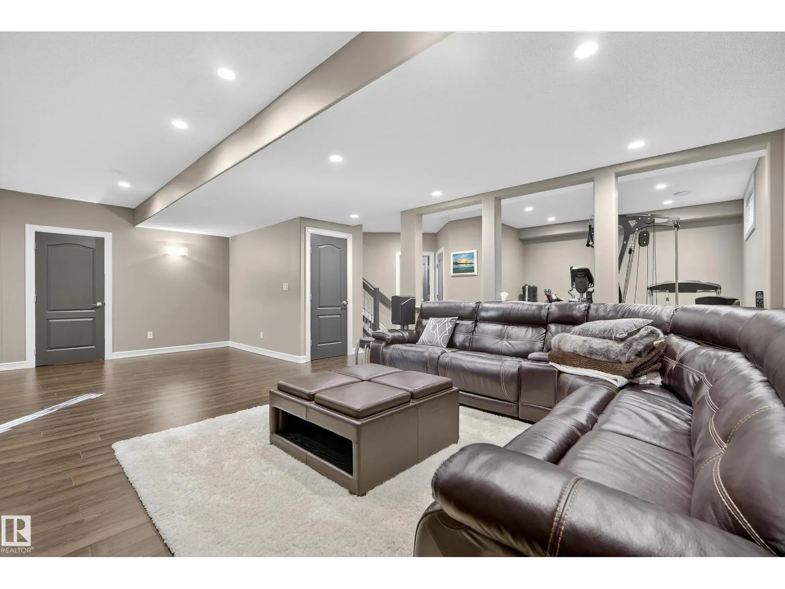 8615 159A AV NW