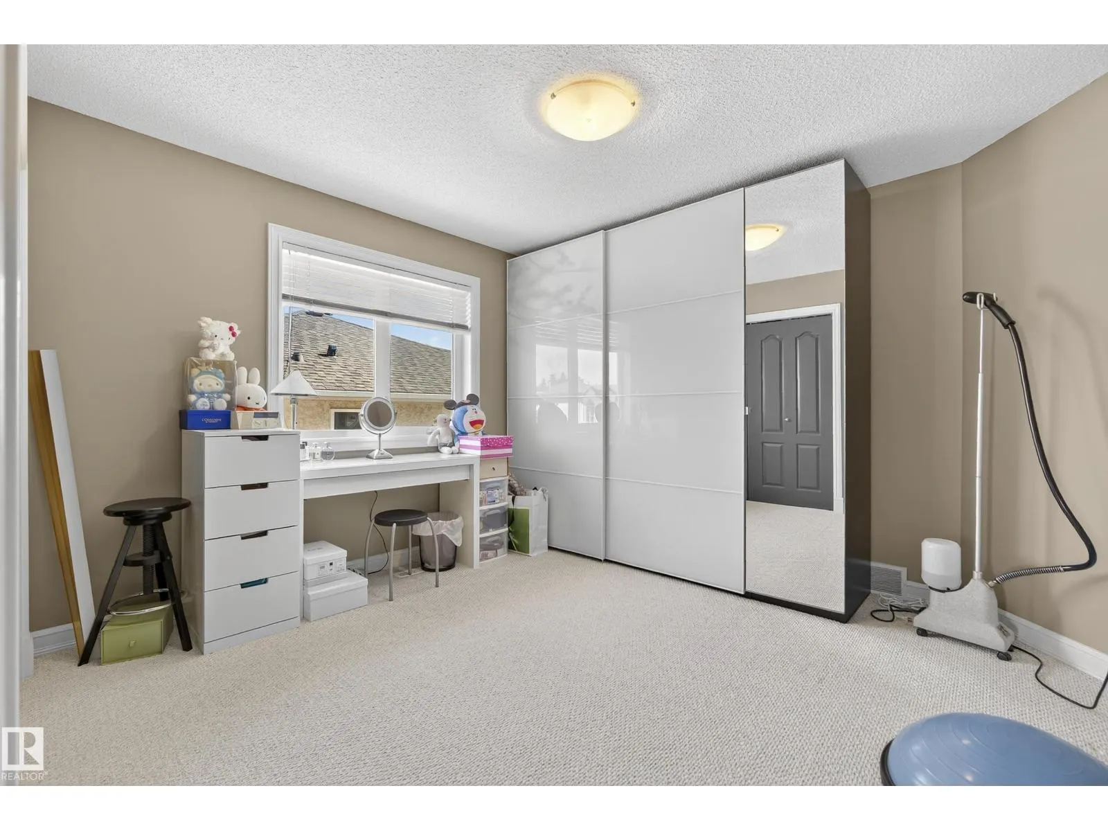 8615 159A AV NW