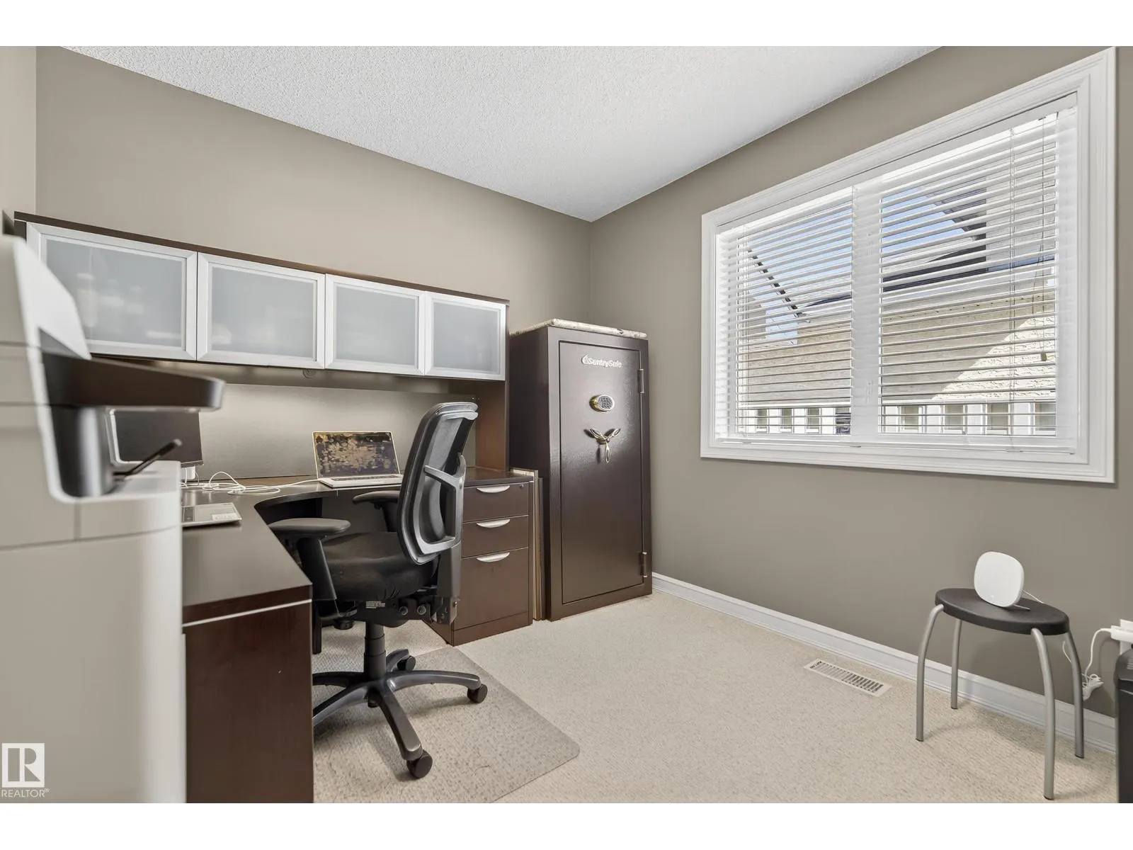 8615 159A AV NW