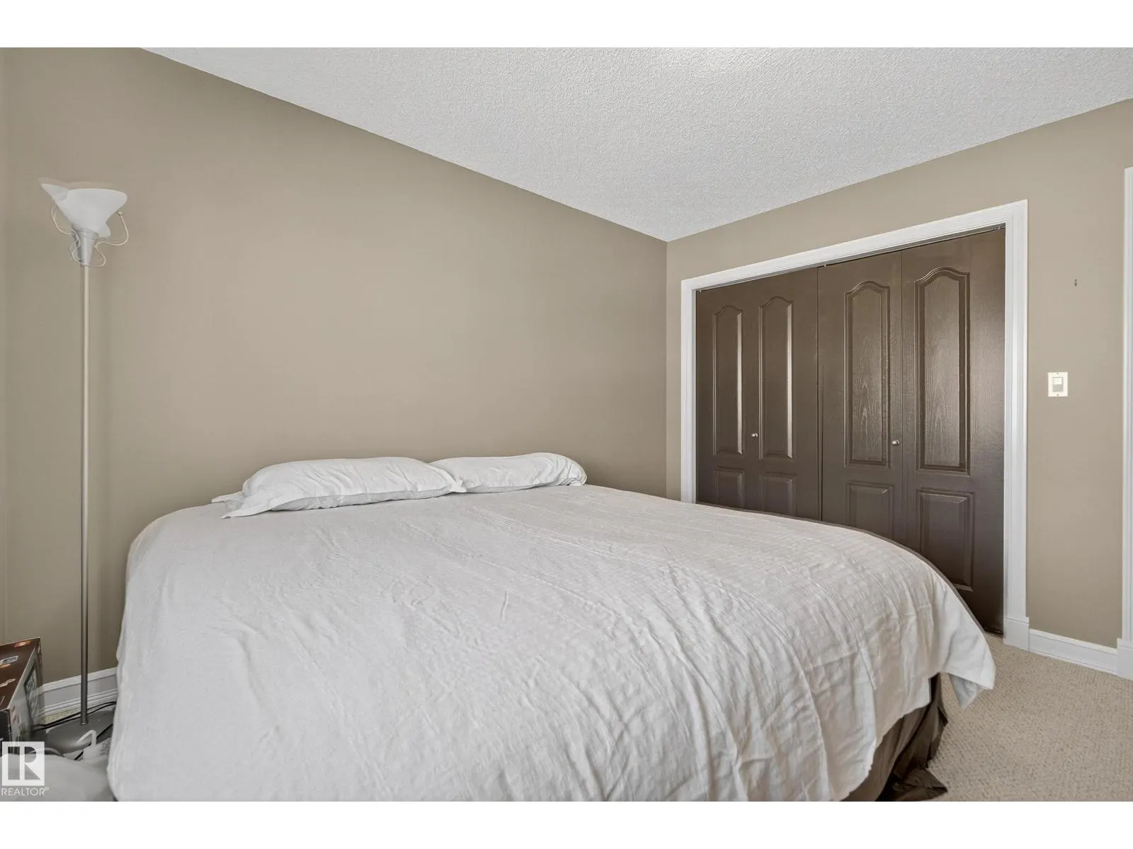 8615 159A AV NW