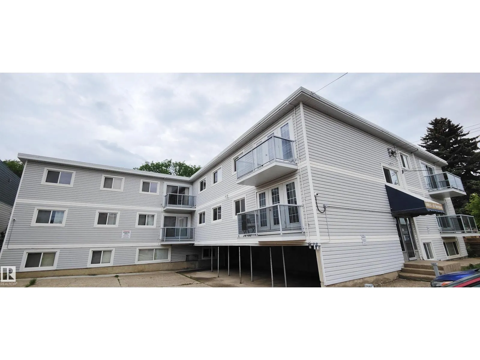 #207 10815 83 AV NW