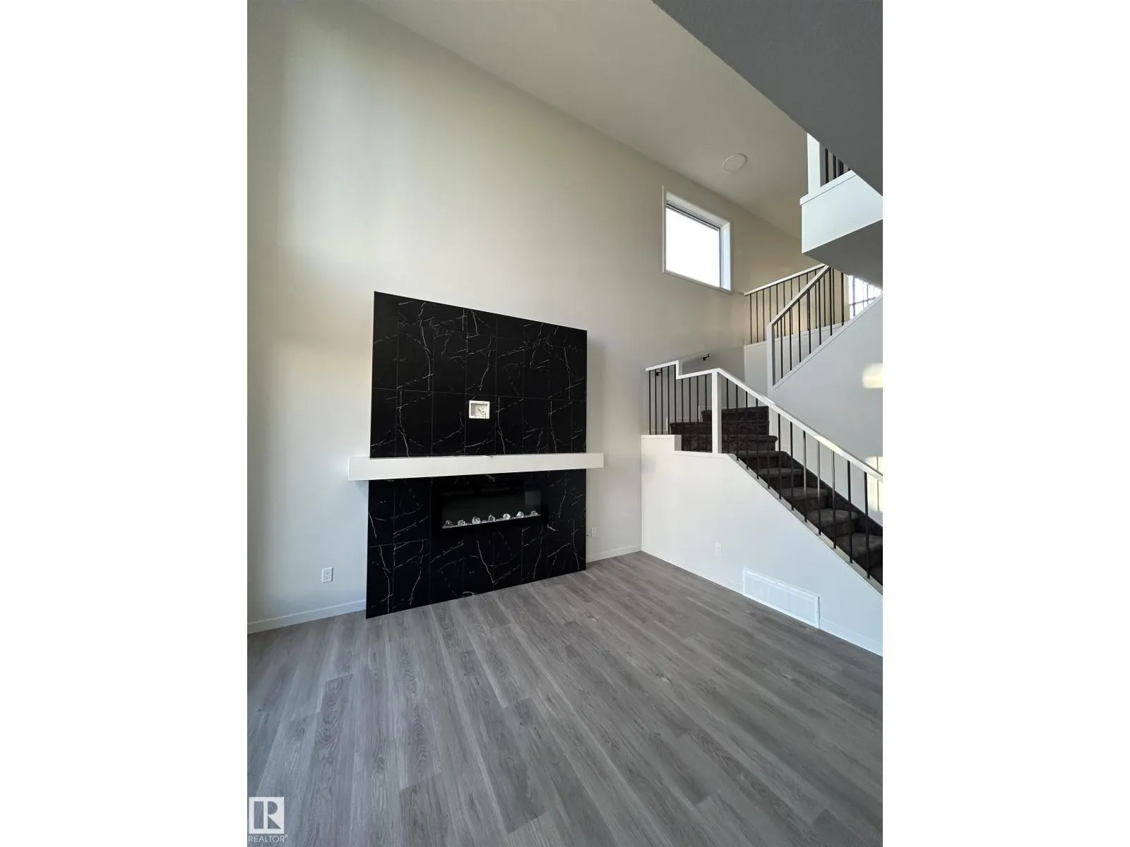 2203 158 ST SW