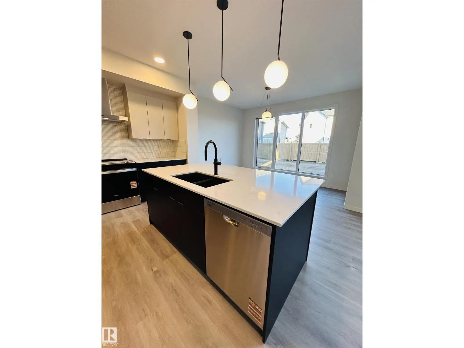 2203 158 ST SW