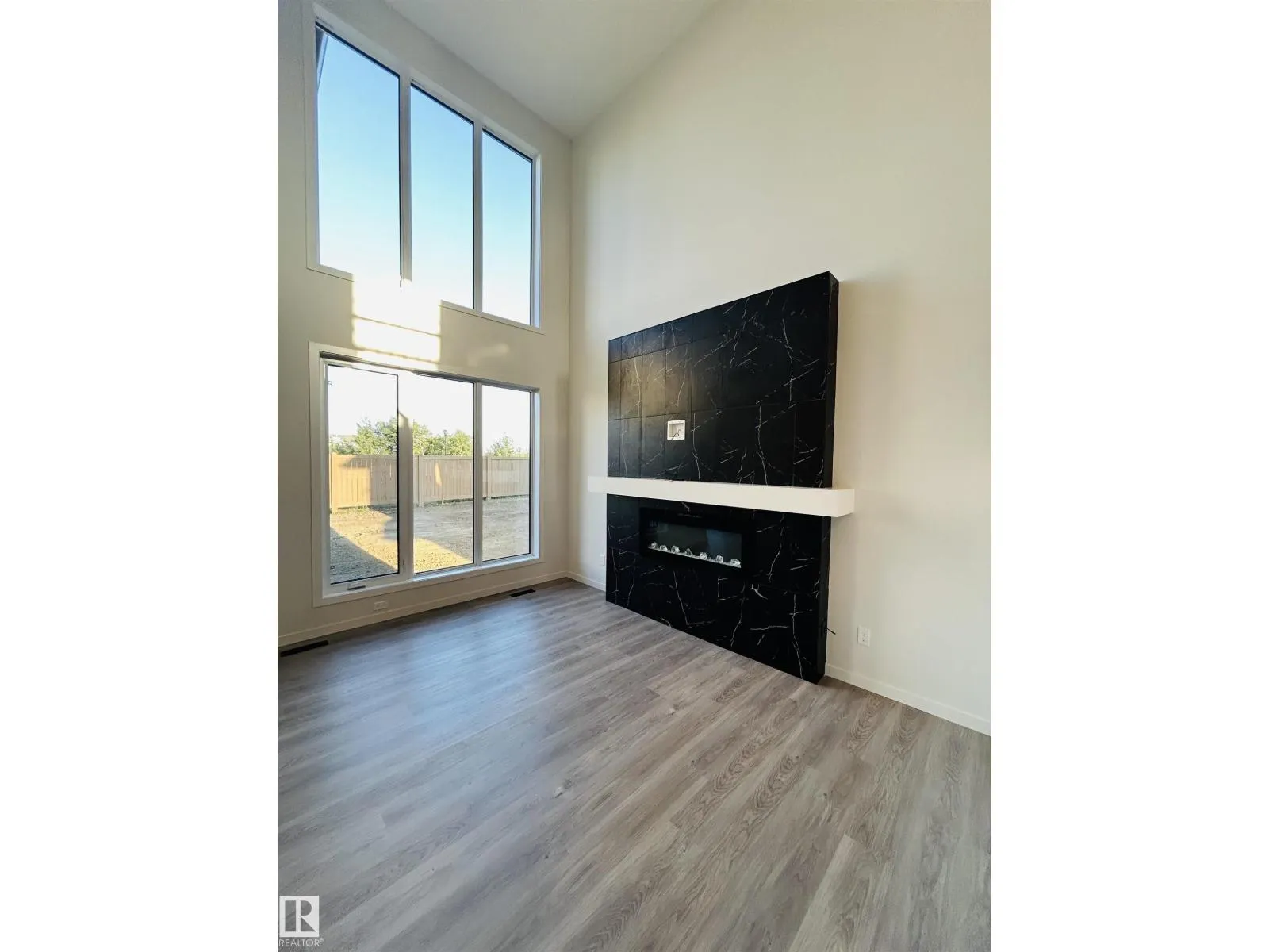 2203 158 ST SW