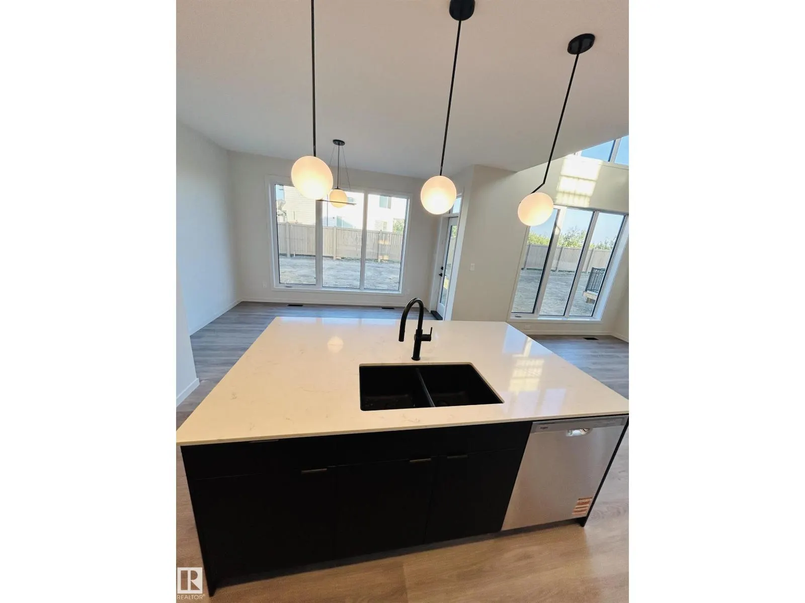 2203 158 ST SW