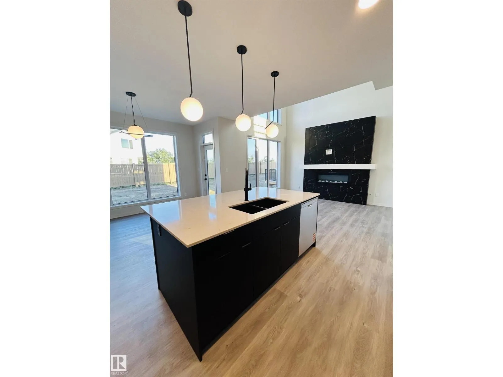 2203 158 ST SW