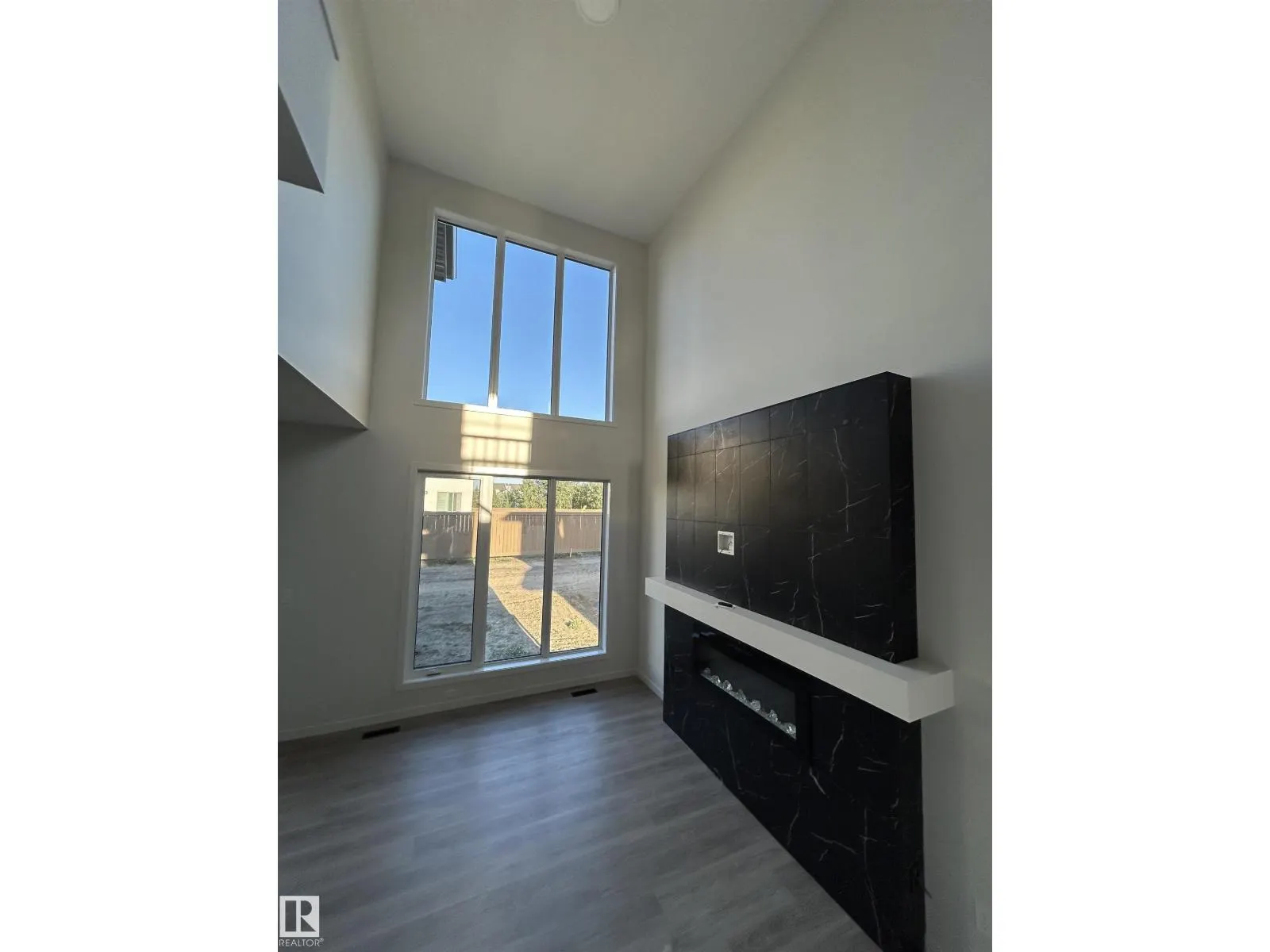 2203 158 ST SW