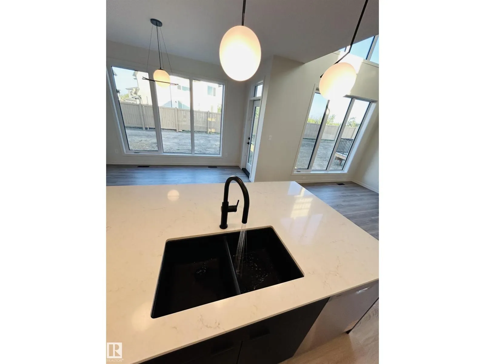 2203 158 ST SW