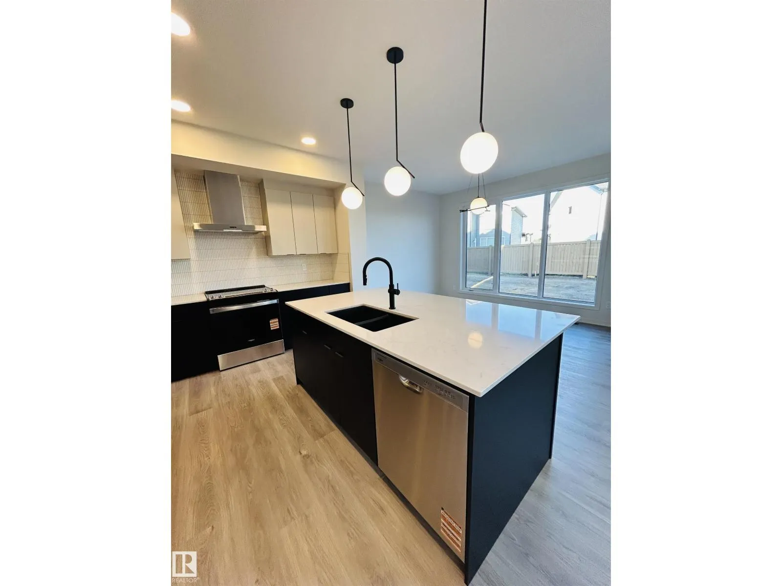 2203 158 ST SW