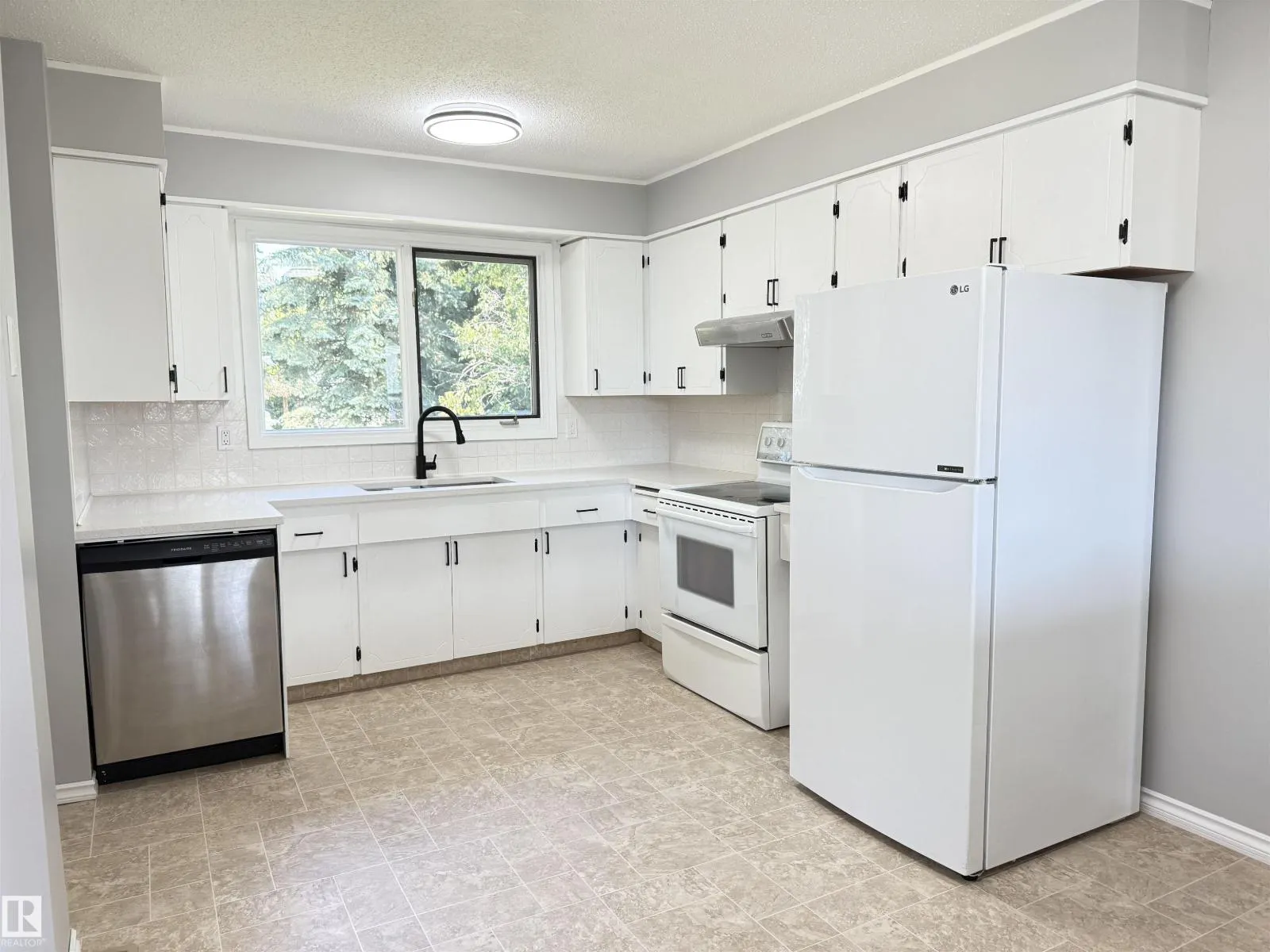 142 GARNET RD