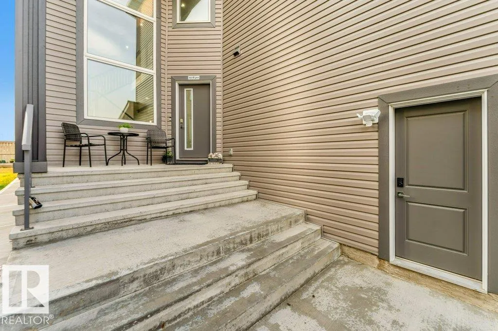 1522 17 AV NW