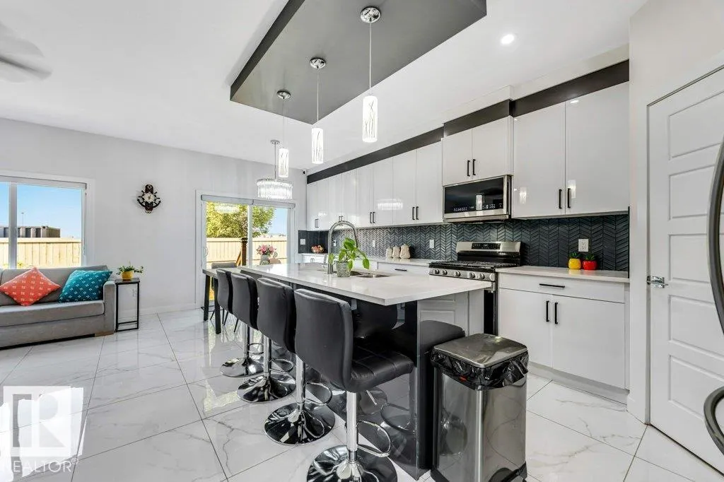 1522 17 AV NW