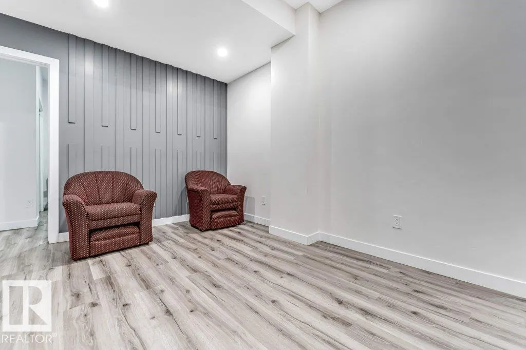 1522 17 AV NW