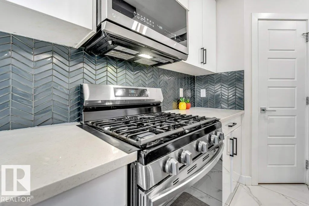 1522 17 AV NW