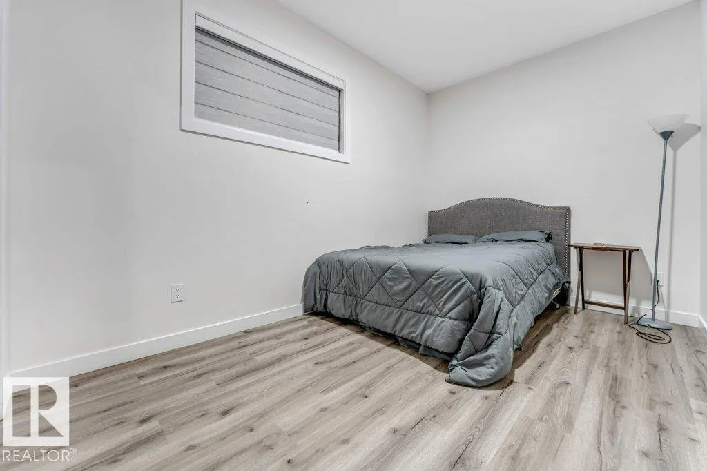 1522 17 AV NW