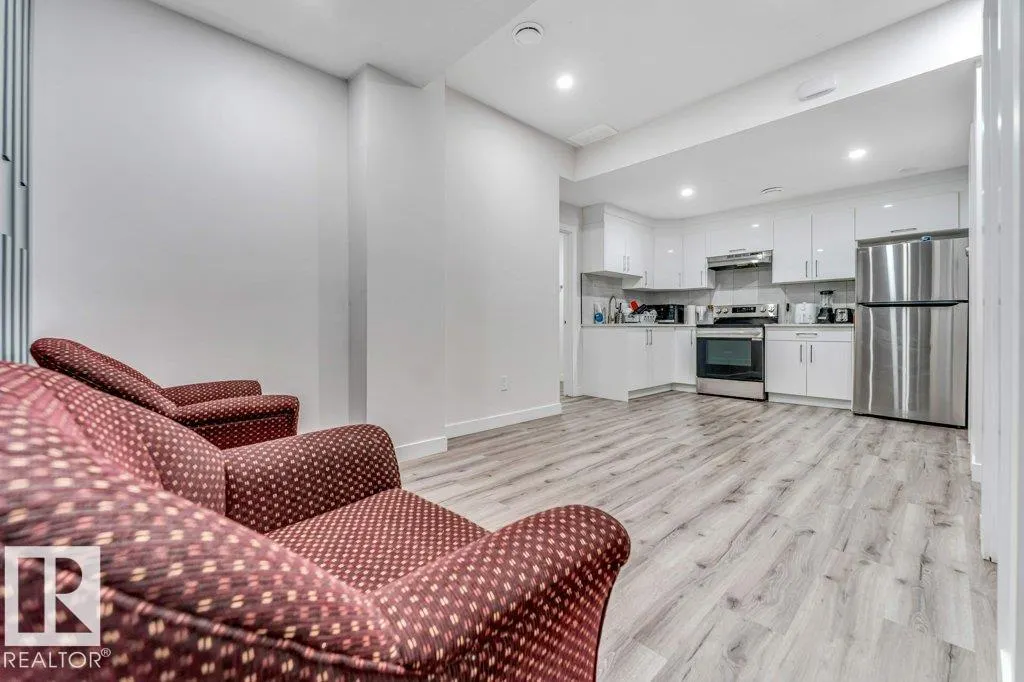 1522 17 AV NW