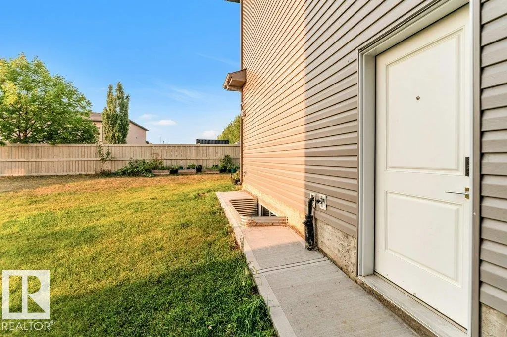 1522 17 AV NW
