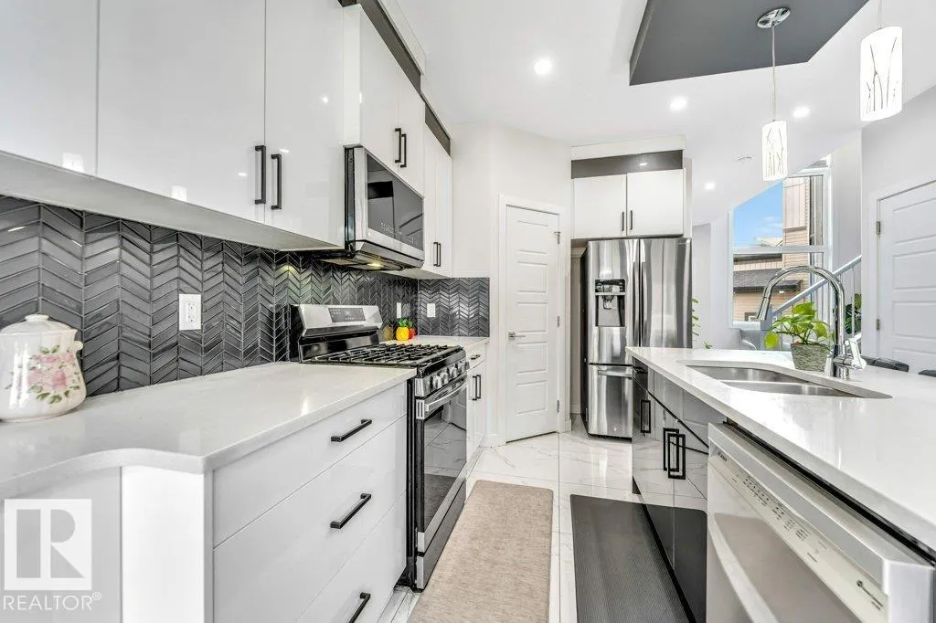 1522 17 AV NW