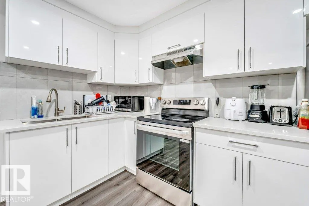 1522 17 AV NW