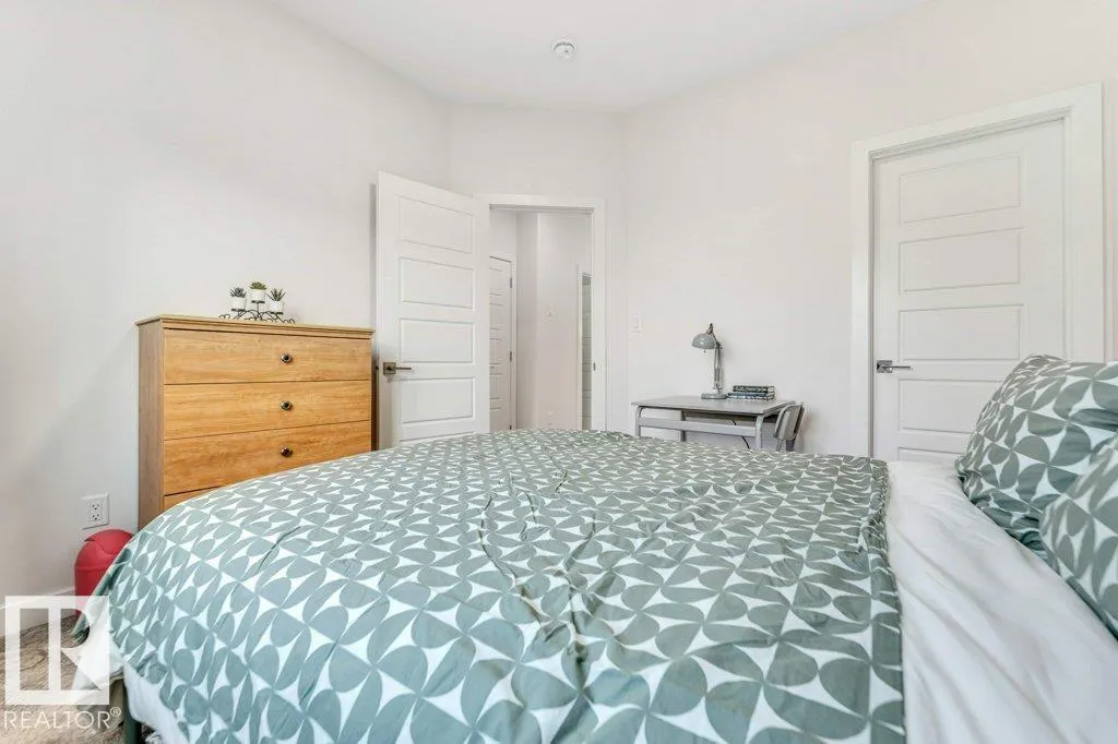 1522 17 AV NW