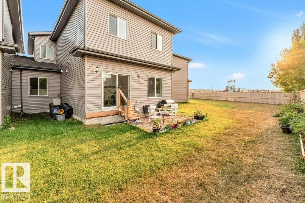 1522 17 AV NW