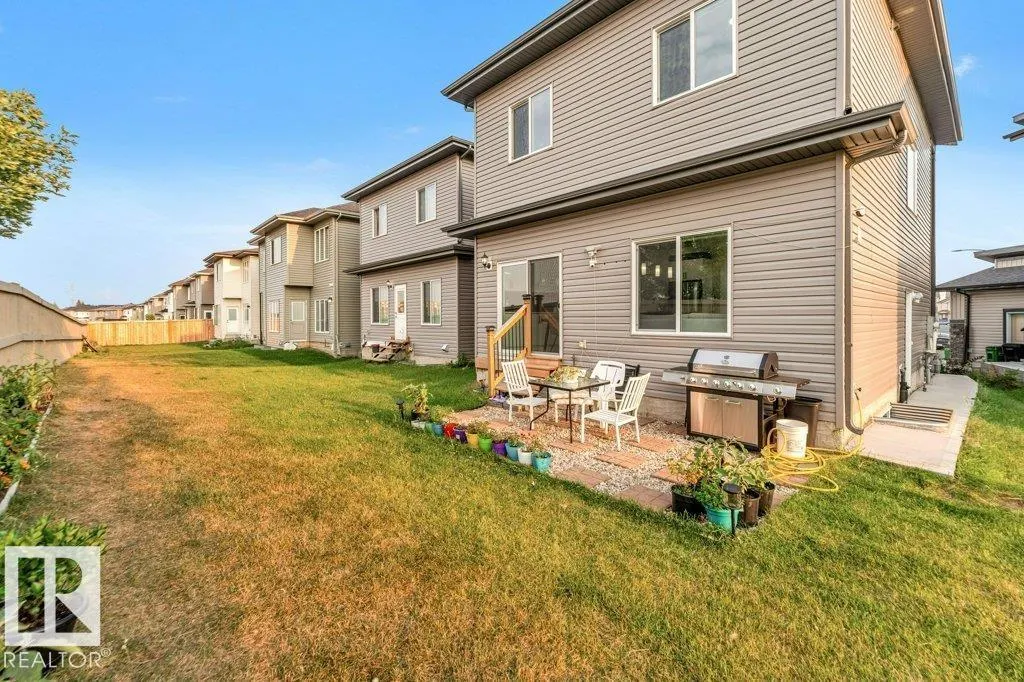 1522 17 AV NW