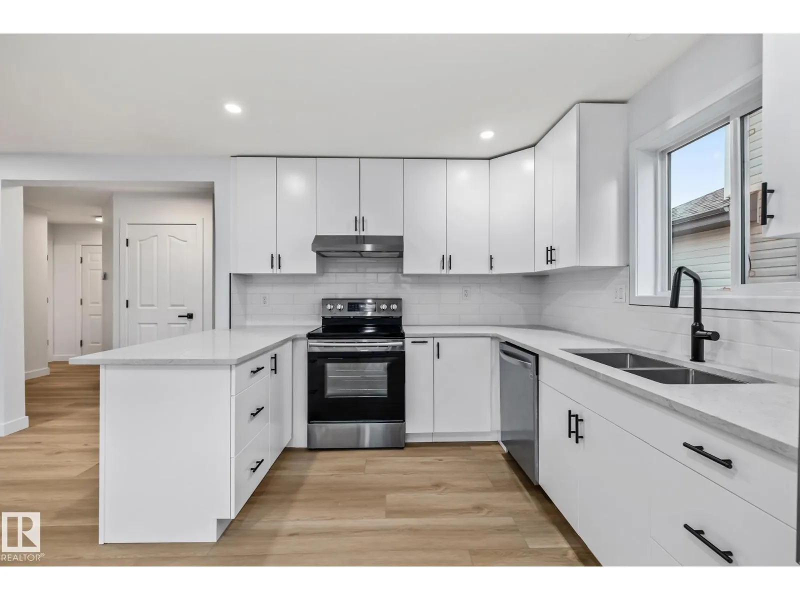209 Bancroft CL NW