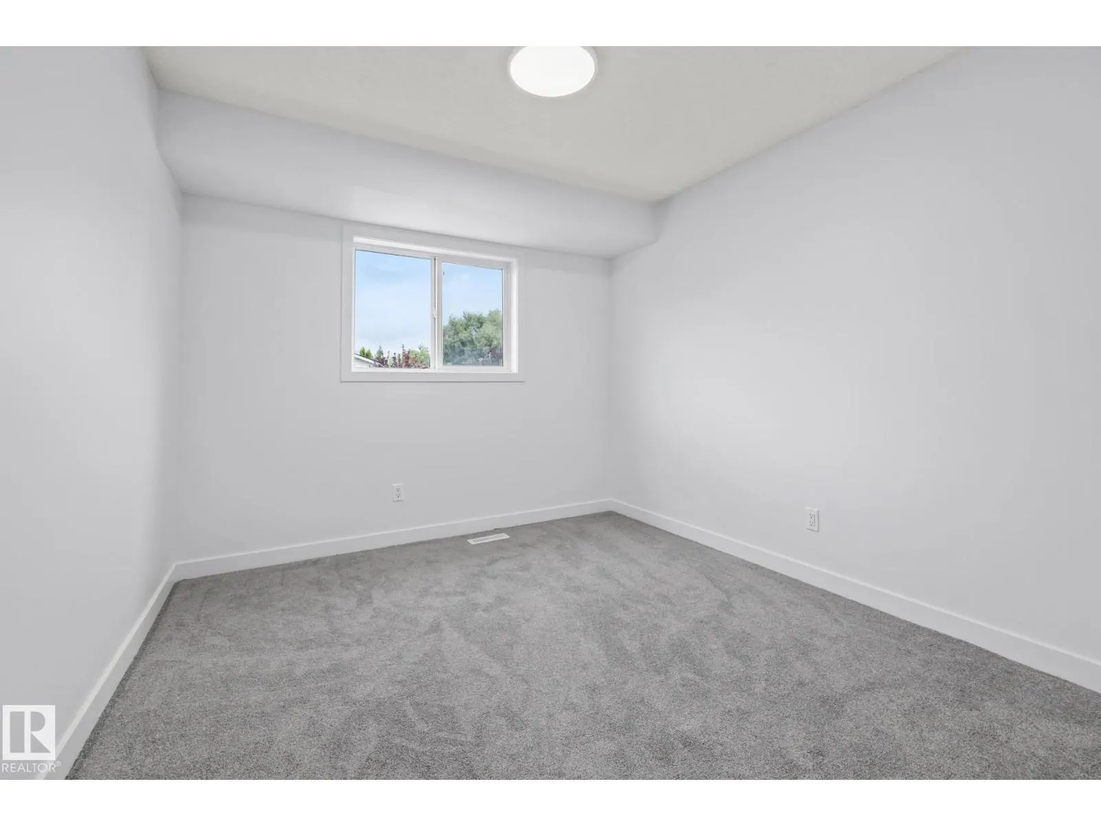 209 Bancroft CL NW