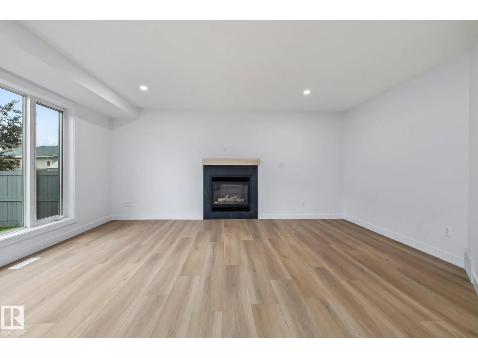 209 Bancroft CL NW
