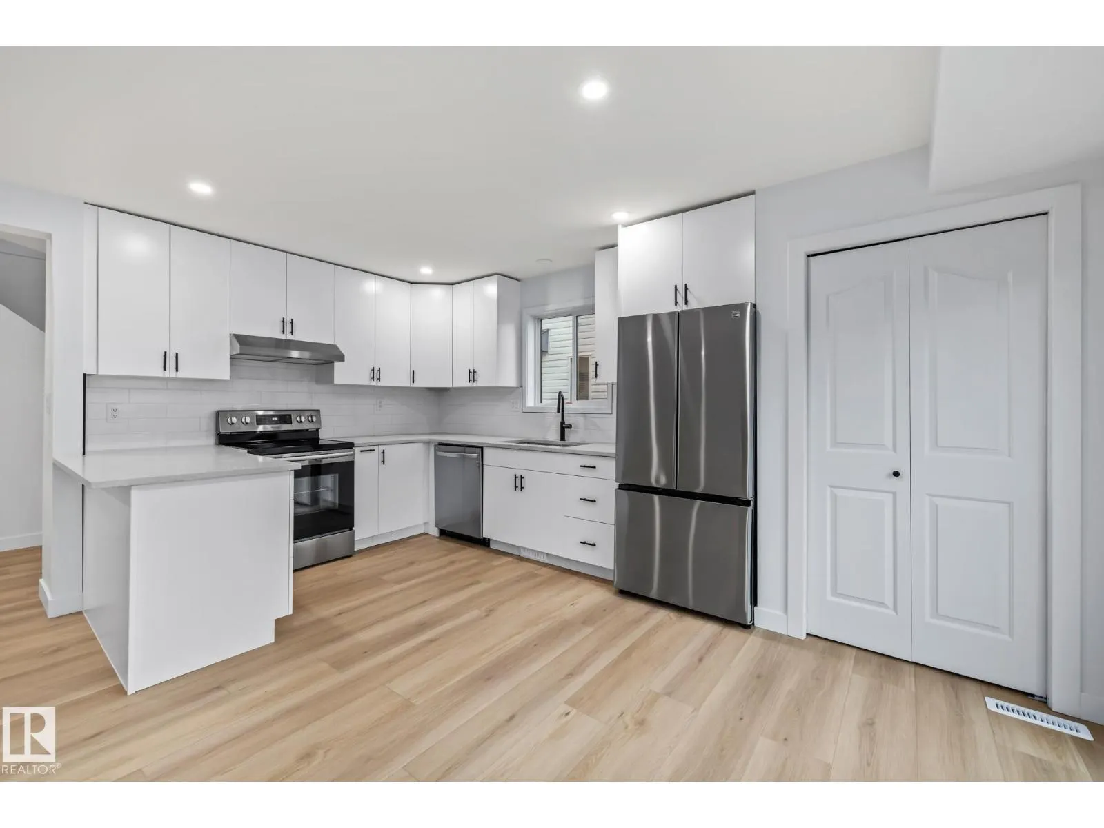 209 Bancroft CL NW