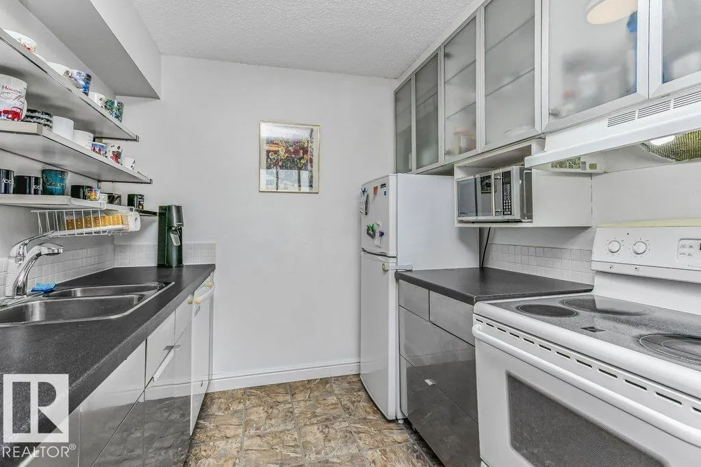 #143 8735 165 ST NW