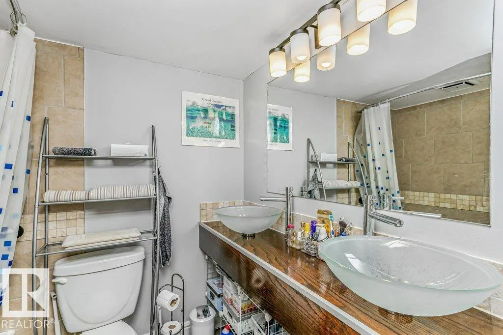 #143 8735 165 ST NW